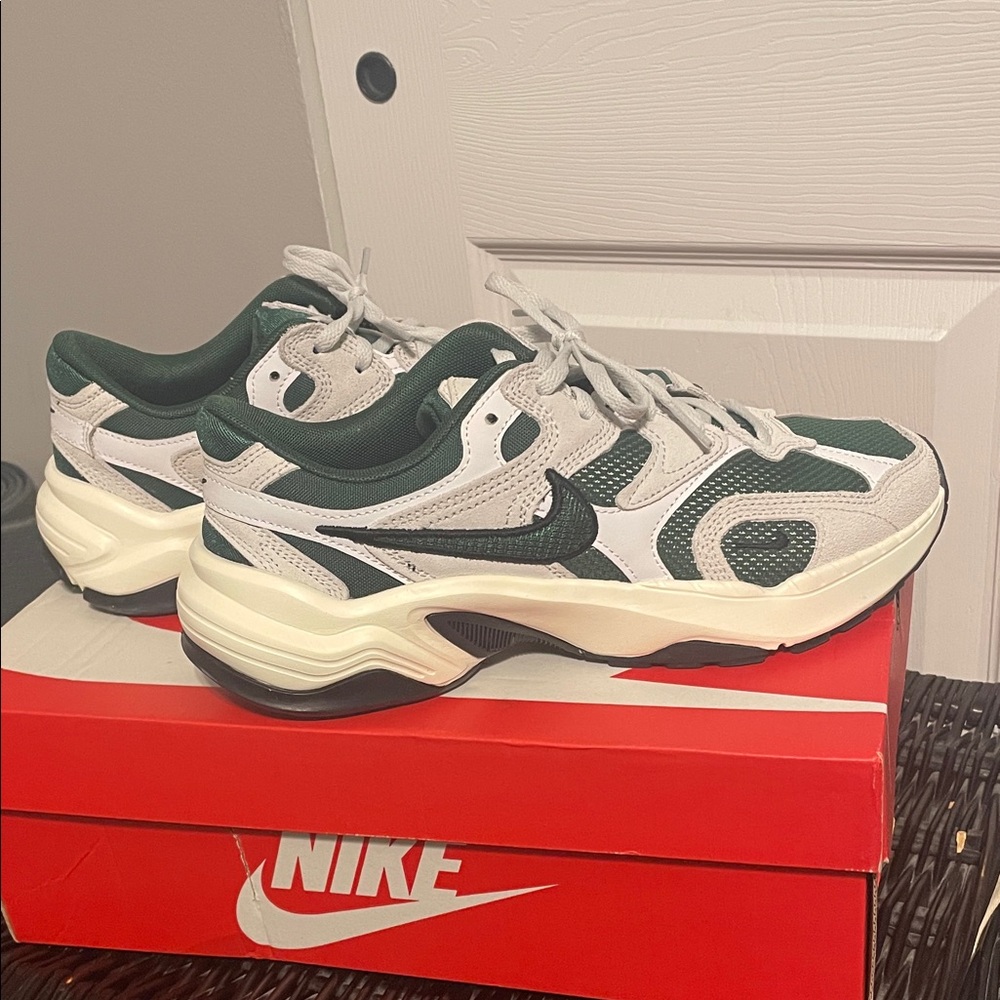 Nike AL8